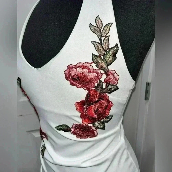 BlueBlush white embroidered Appliqué Halter mini dress floral, stretchy, - Picture 2 of 8
